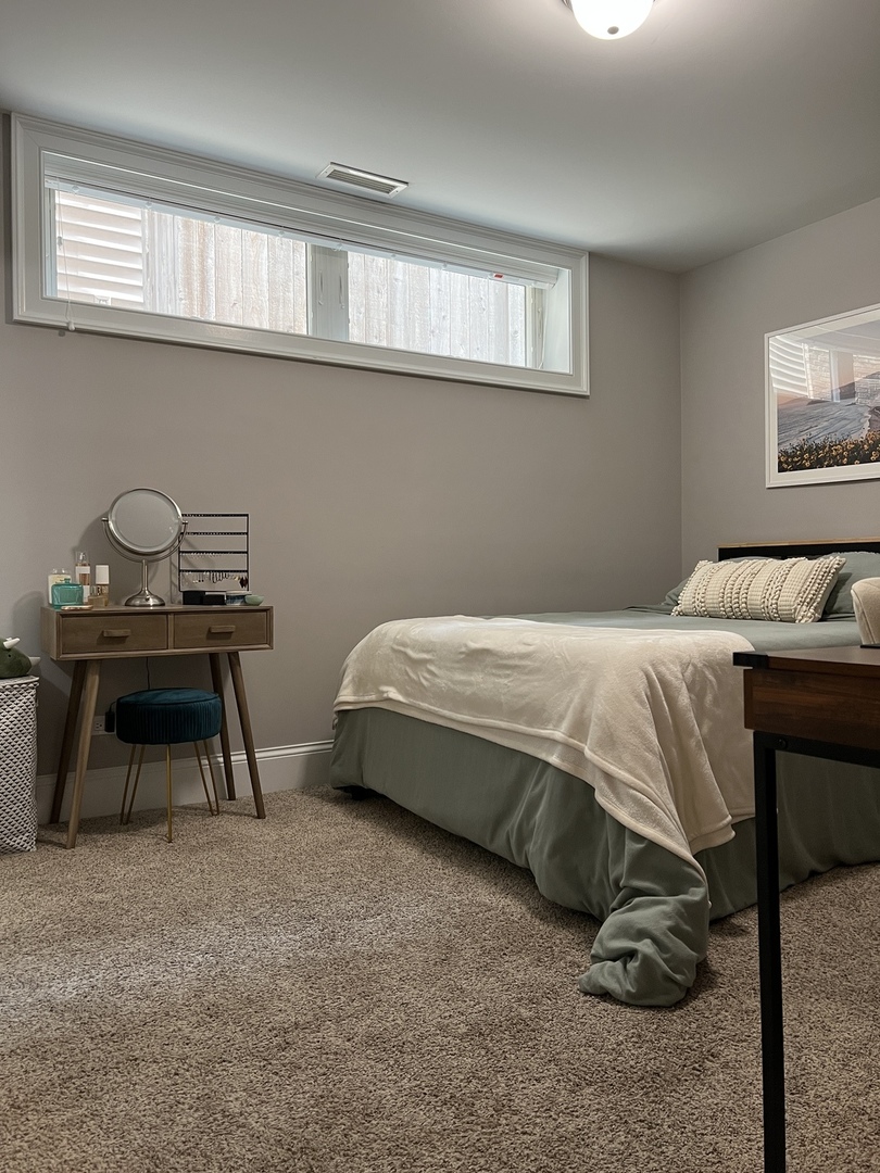 1213 W Newport Avenue Unit: 1