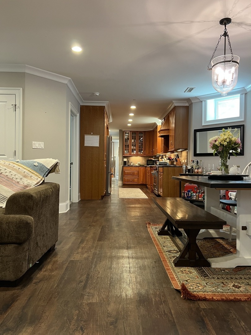 1213 W Newport Avenue Unit: 1