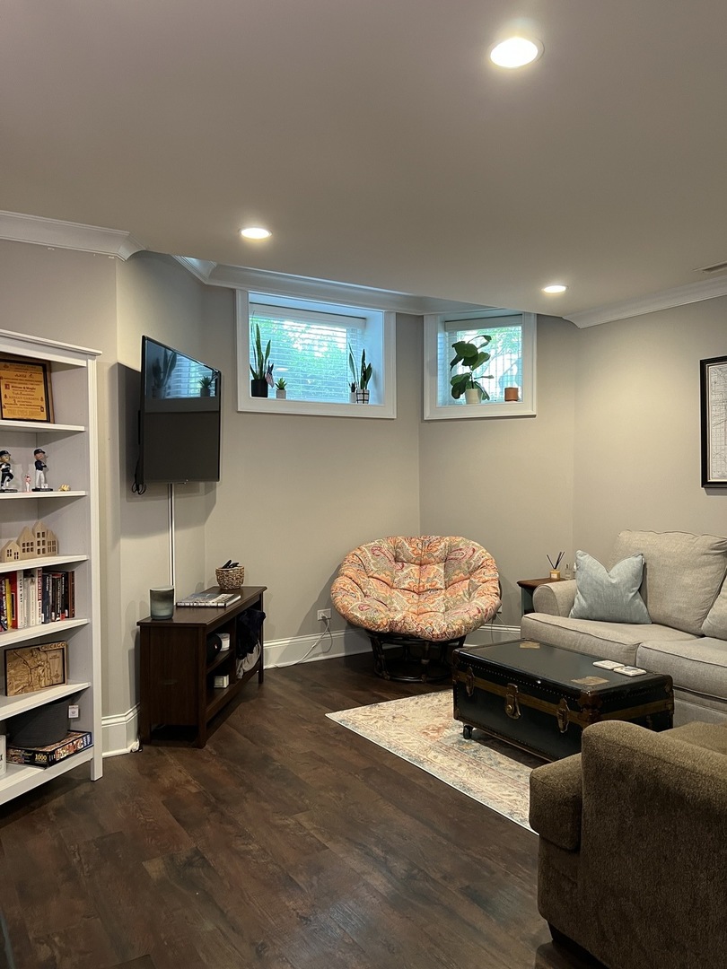 1213 W Newport Avenue Unit: 1