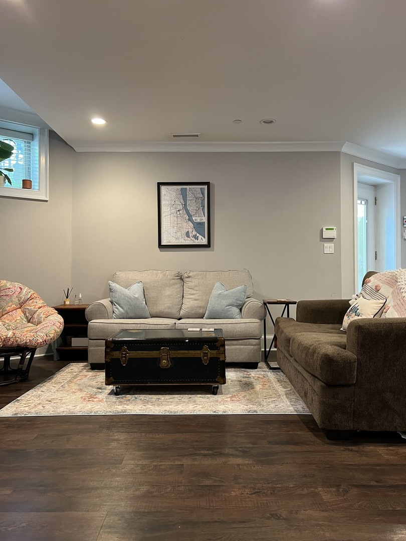 1213 W Newport Avenue Unit: 1