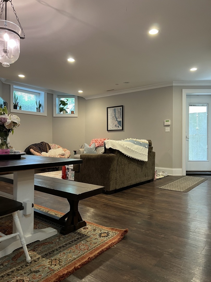 1213 W Newport Avenue Unit: 1