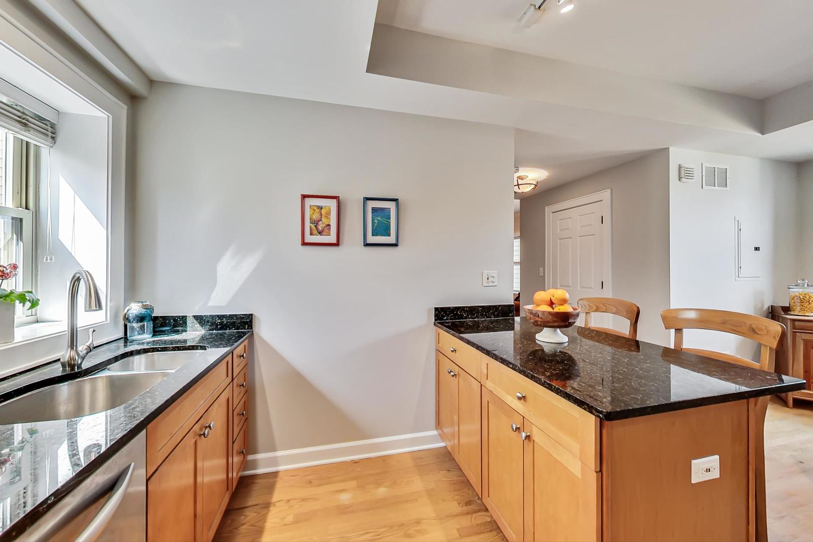 4835 N LEAVITT Street Unit: 2