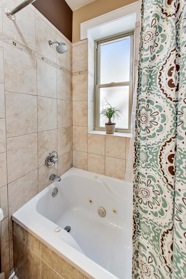 4835 N LEAVITT Street Unit: 2