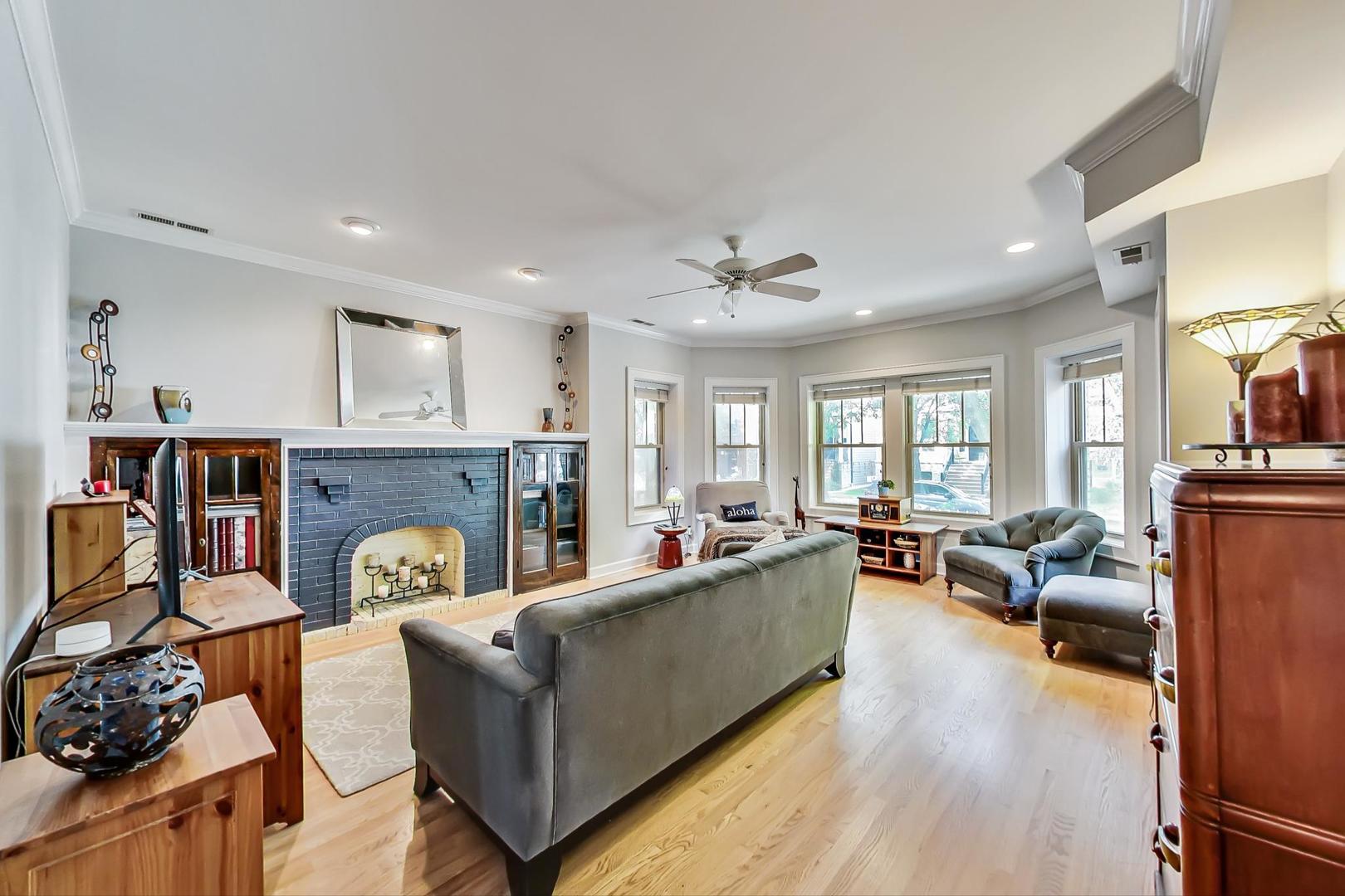 4835 N LEAVITT Street Unit: 2