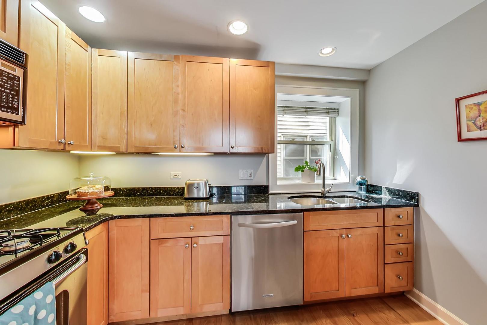 4835 N LEAVITT Street Unit: 2