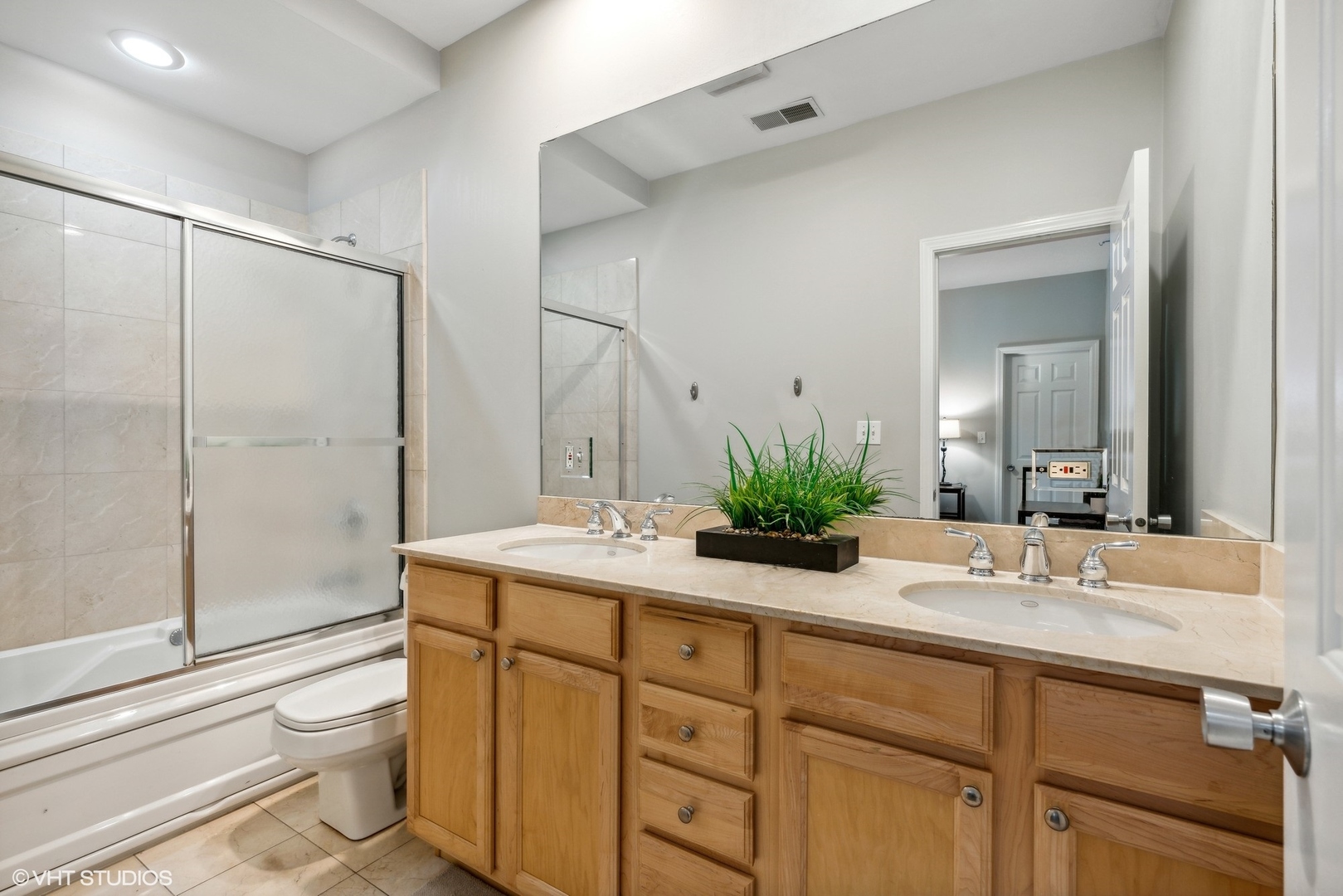 3818 N Clark Street Unit: 1S