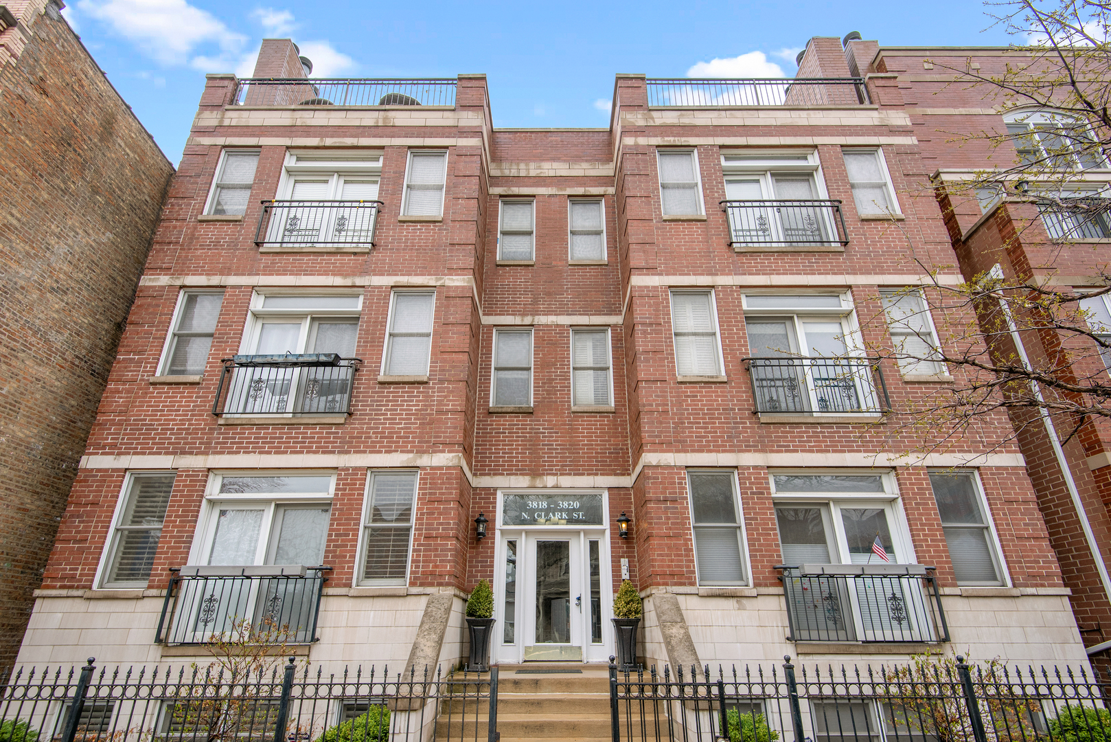 3818 N Clark Street Unit: 1S
