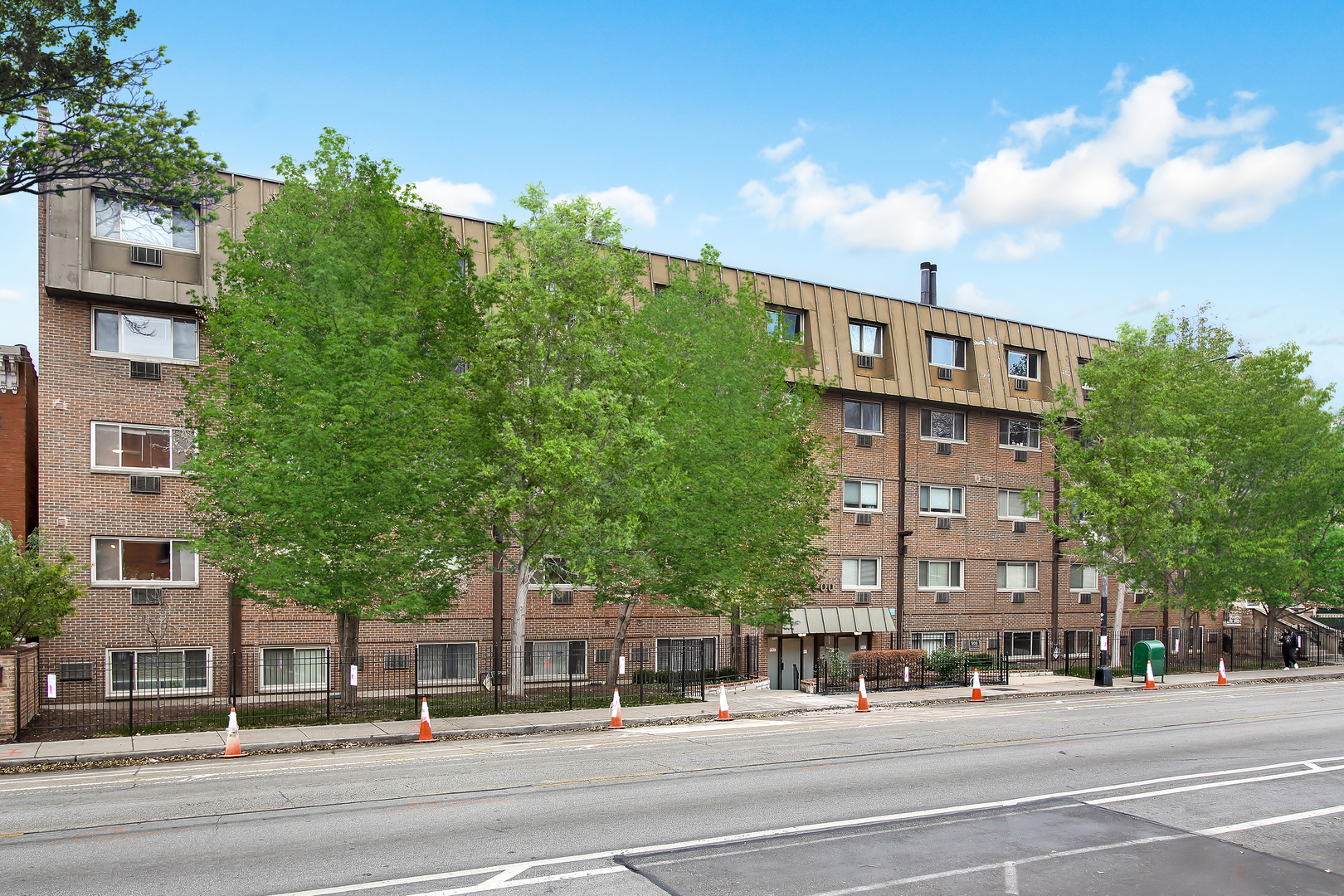 900 W FULLERTON Avenue Unit: 3J