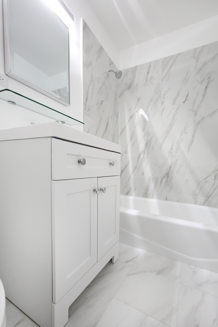 900 W FULLERTON Avenue Unit: 3J