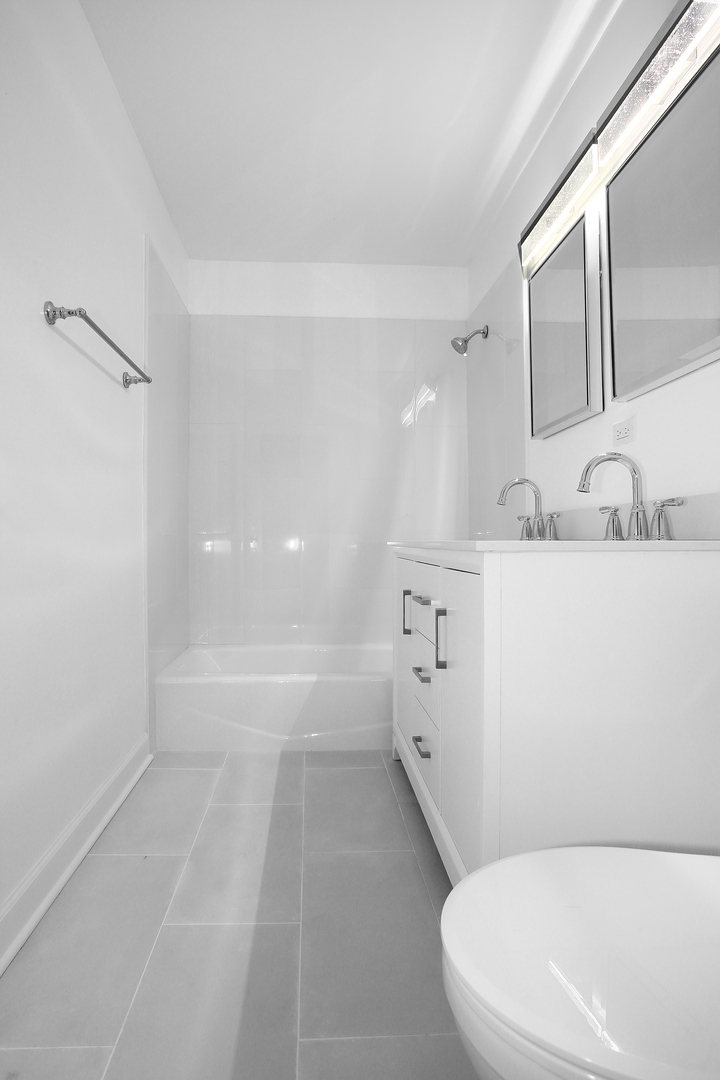 900 W FULLERTON Avenue Unit: 3J