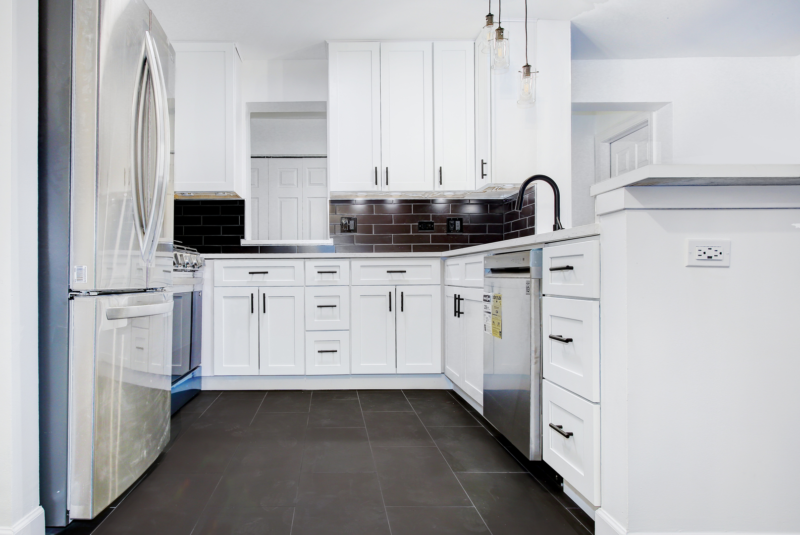 900 W FULLERTON Avenue Unit: 3J