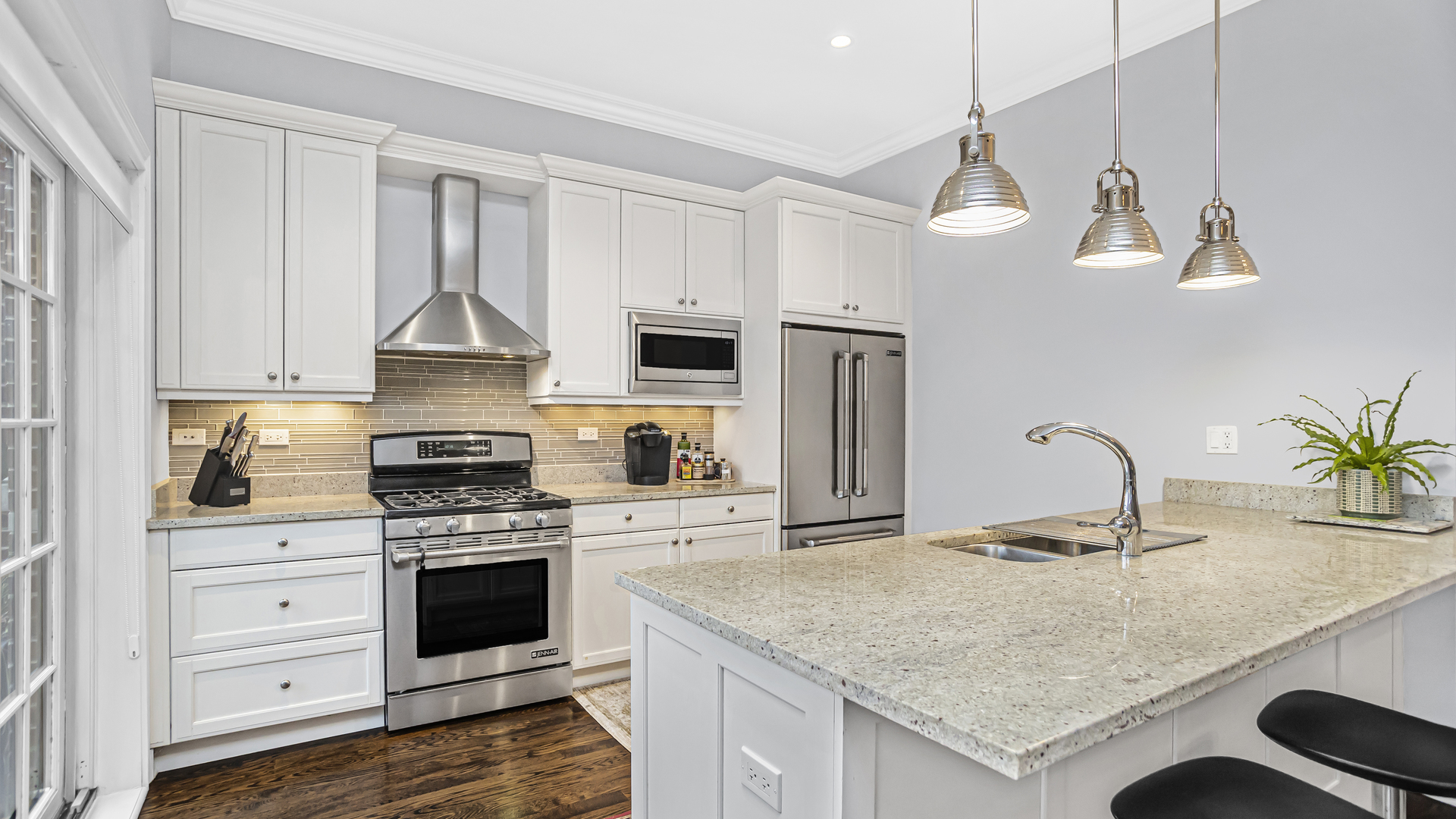 4815 N Damen Avenue Unit: 402