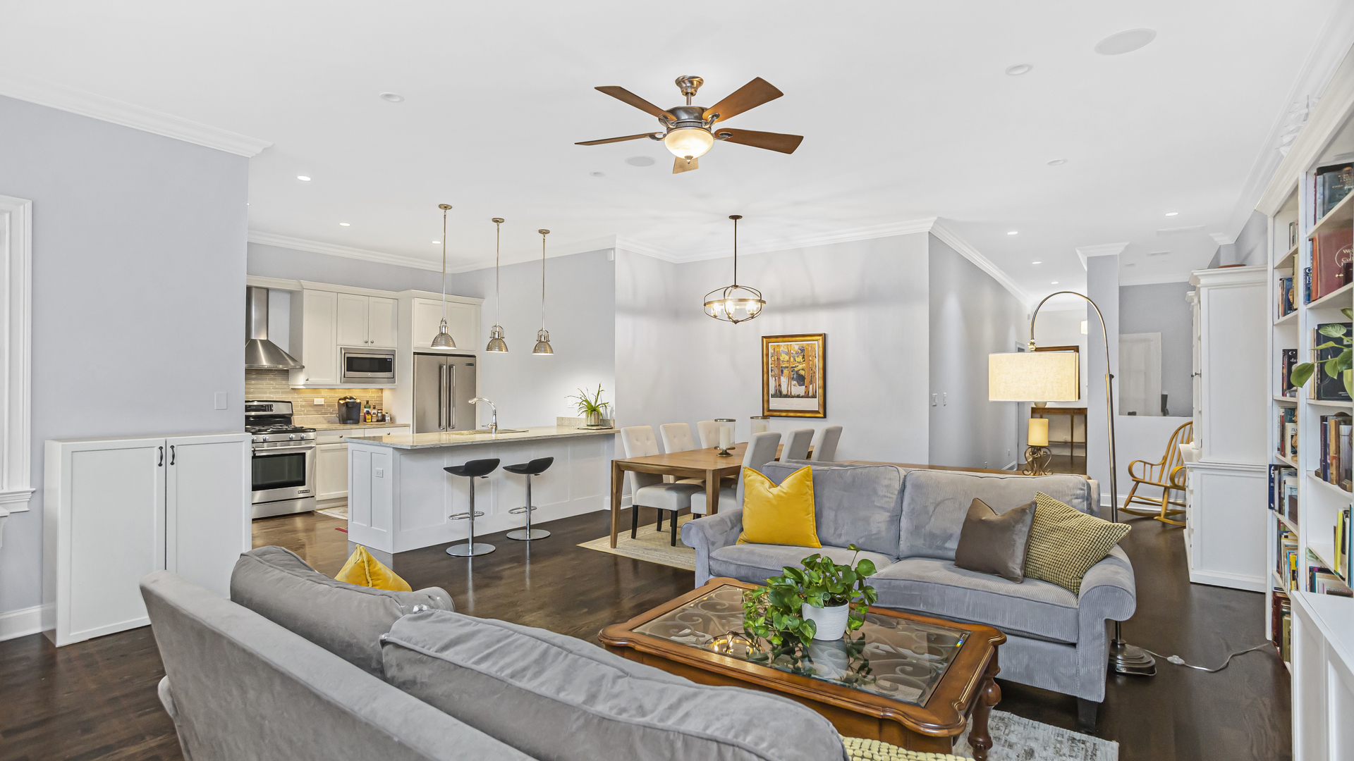 4815 N Damen Avenue Unit: 402