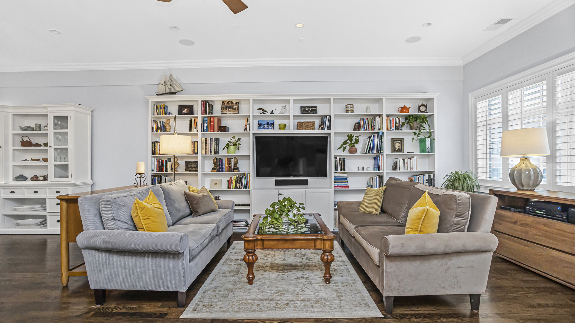 4815 N Damen Avenue Unit: 402
