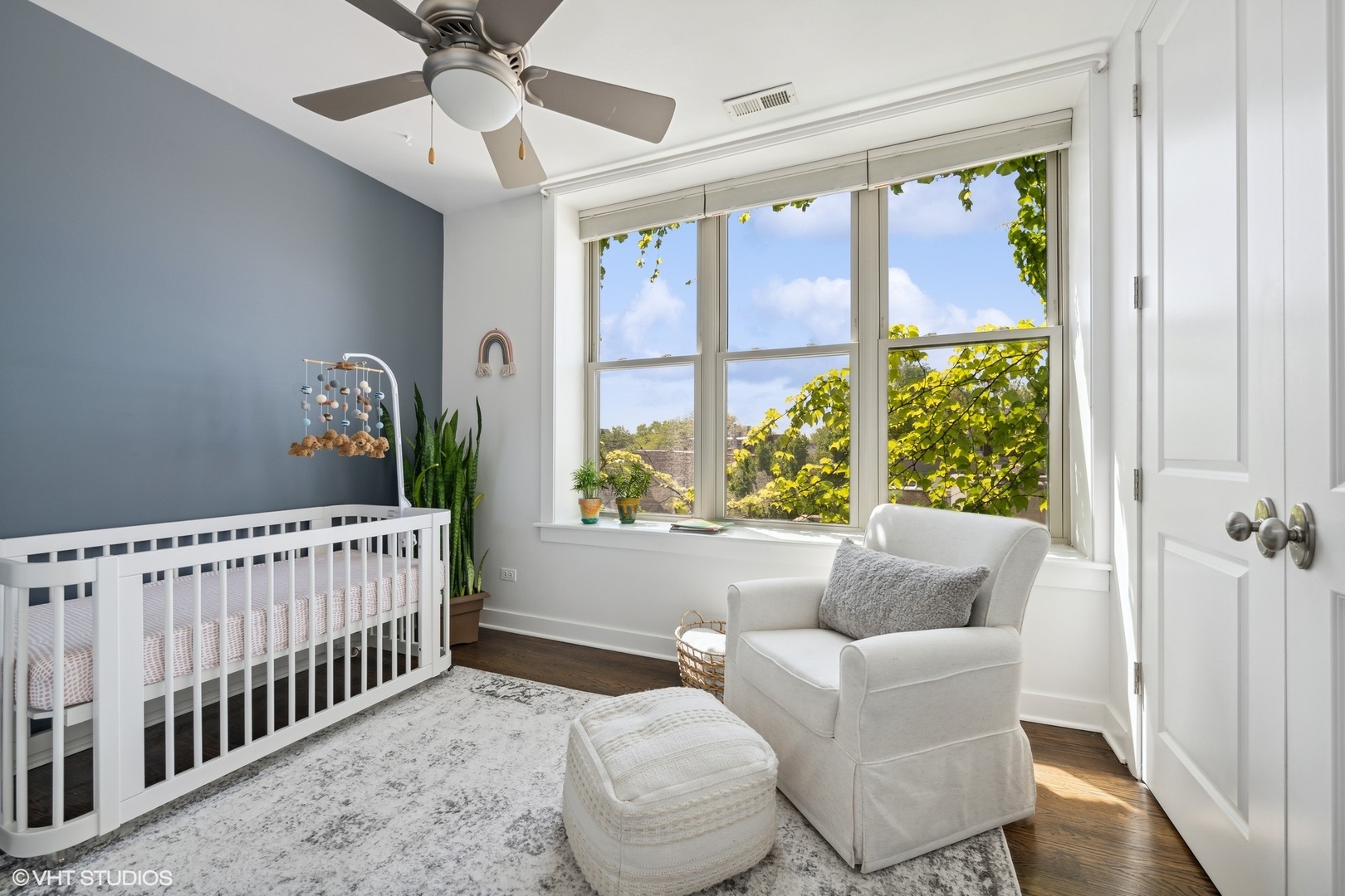 1927 N HONORE Street Unit: 4B