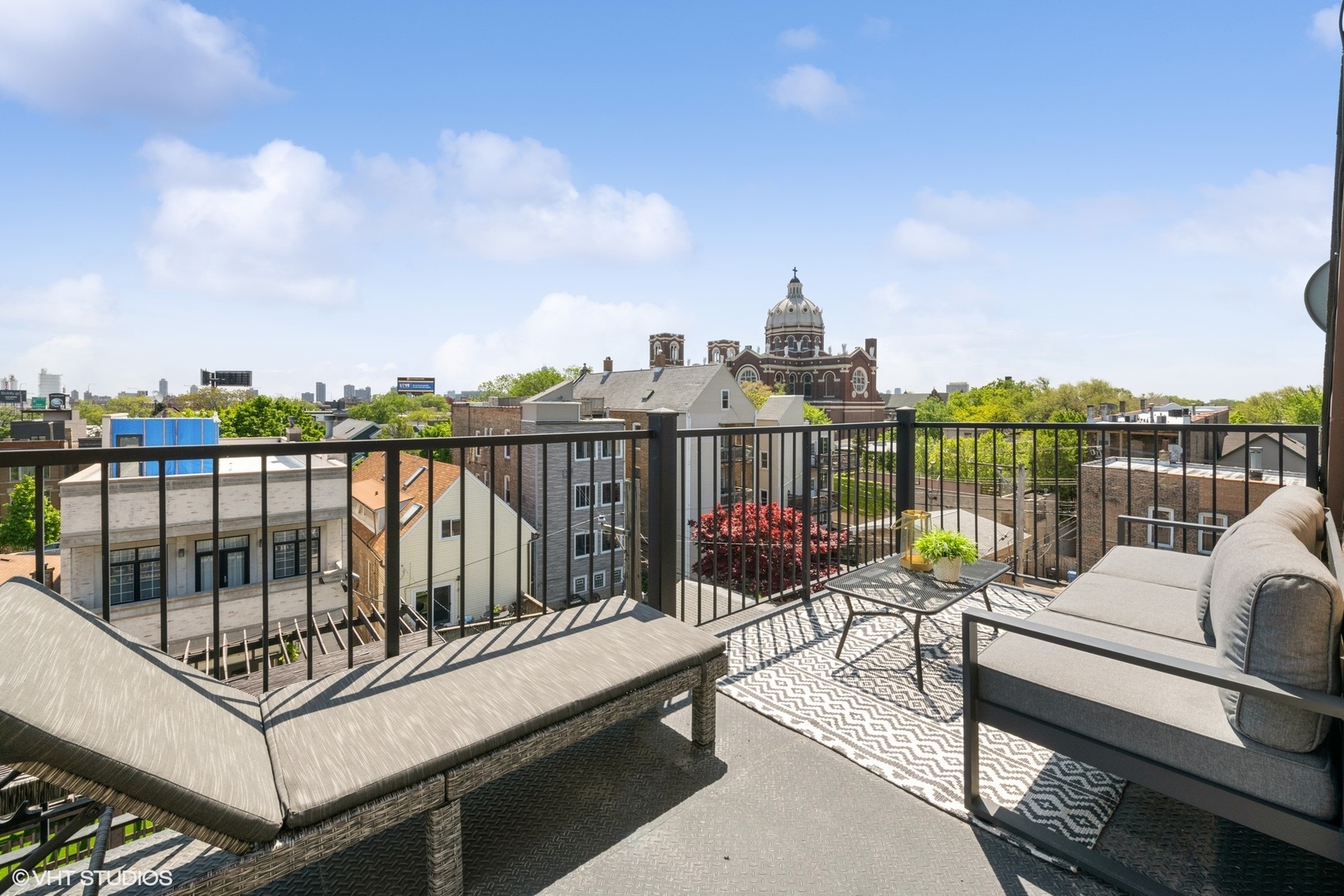 1927 N HONORE Street Unit: 4B