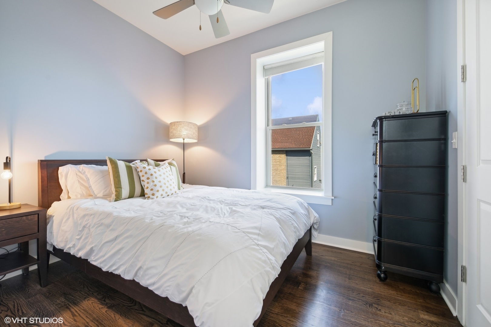 1927 N HONORE Street Unit: 4B