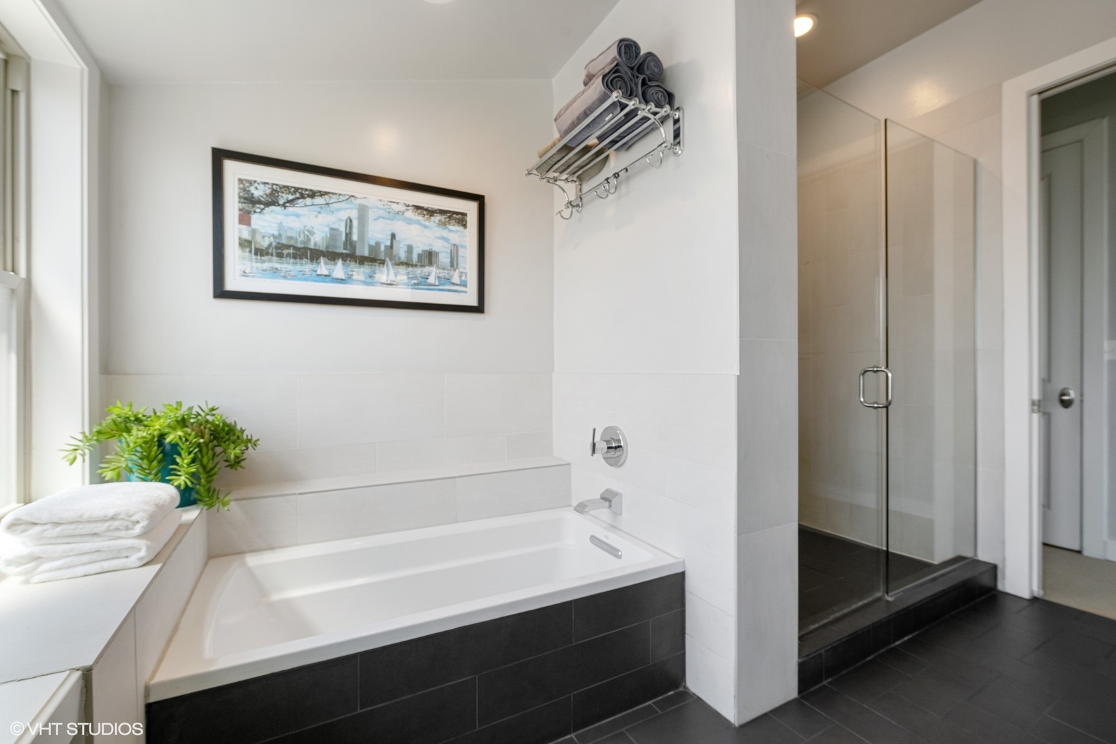 1927 N HONORE Street Unit: 4B