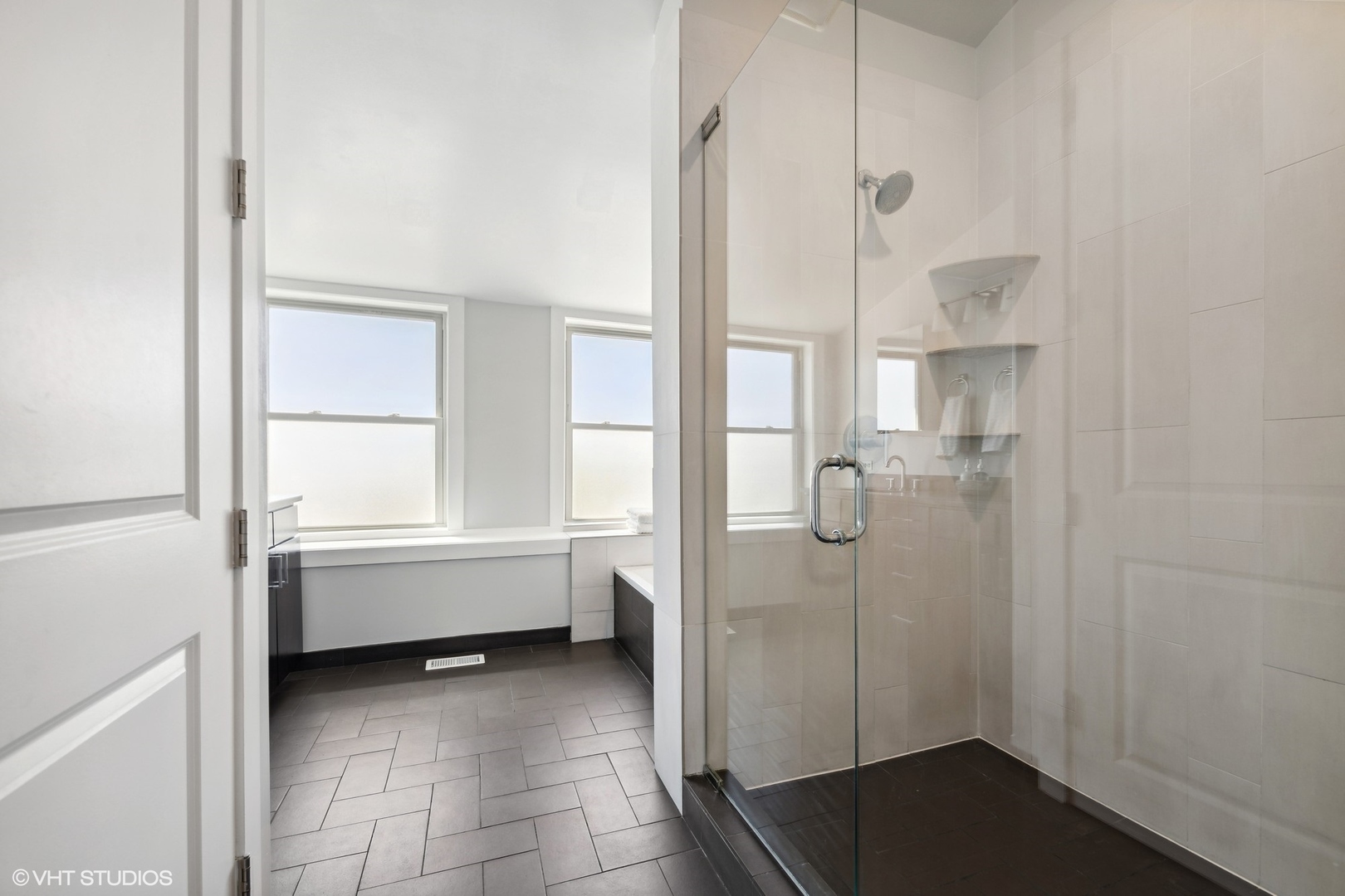 1927 N HONORE Street Unit: 4B
