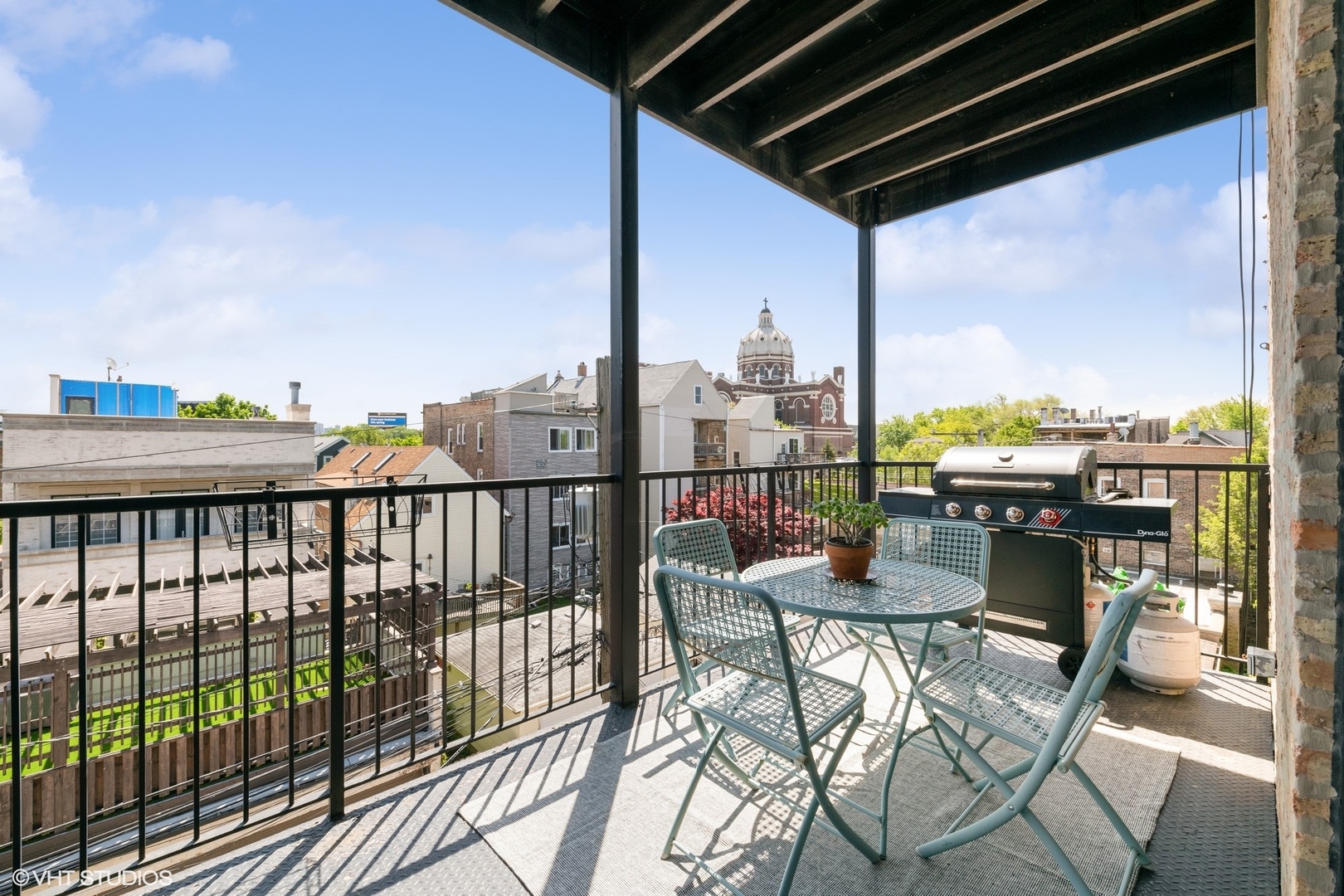 1927 N HONORE Street Unit: 4B