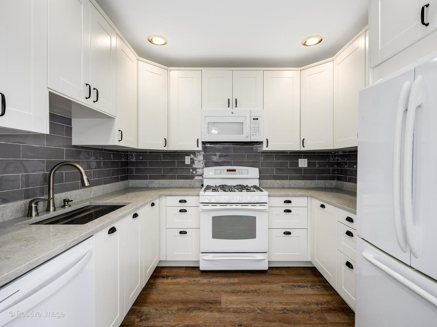 2554 W Pensacola Avenue