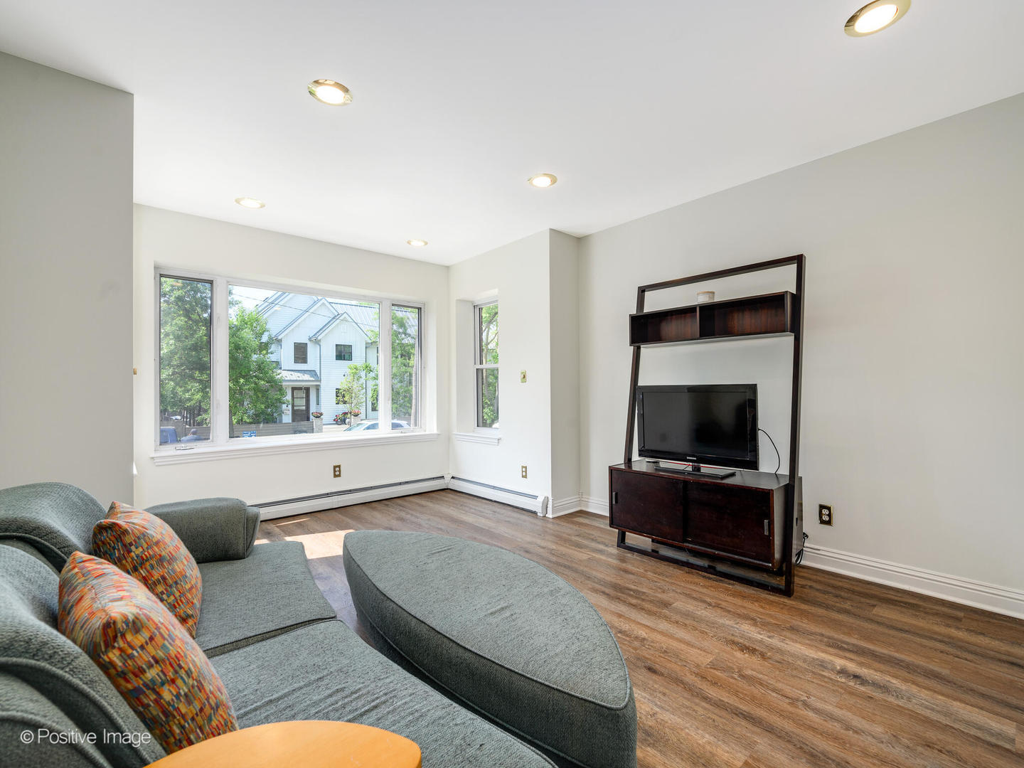 2554 W Pensacola Avenue