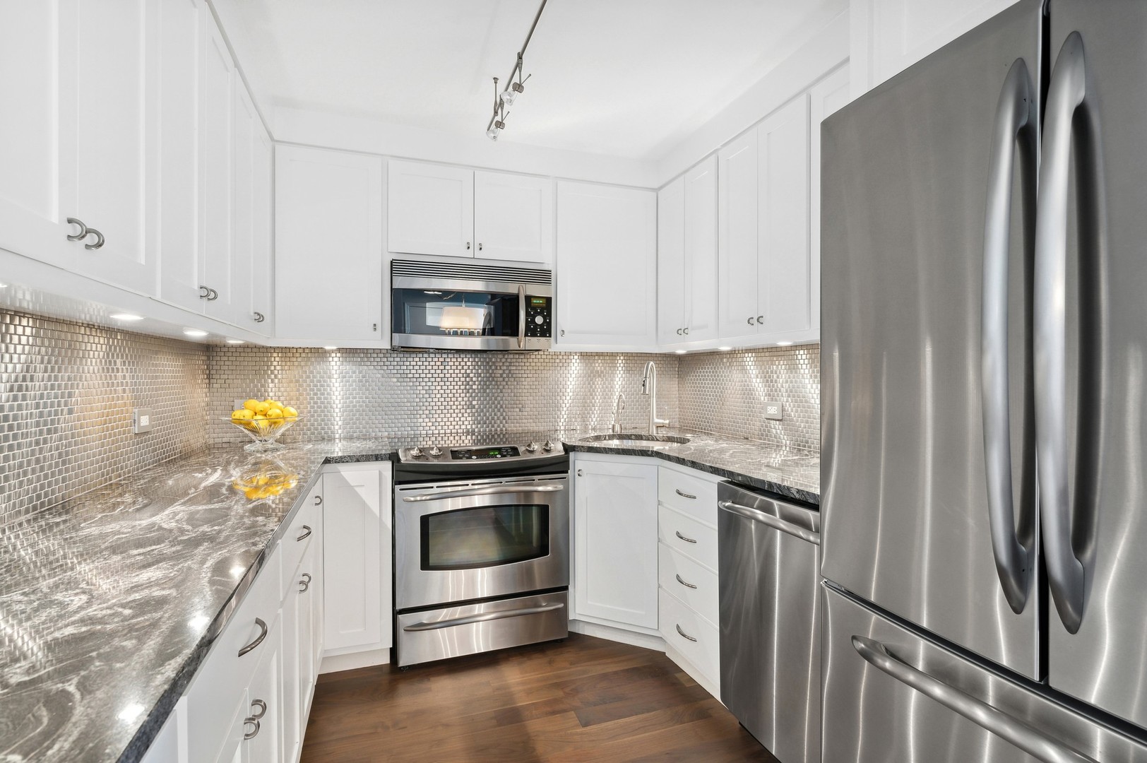 1920 N Clark Street Unit: 11B