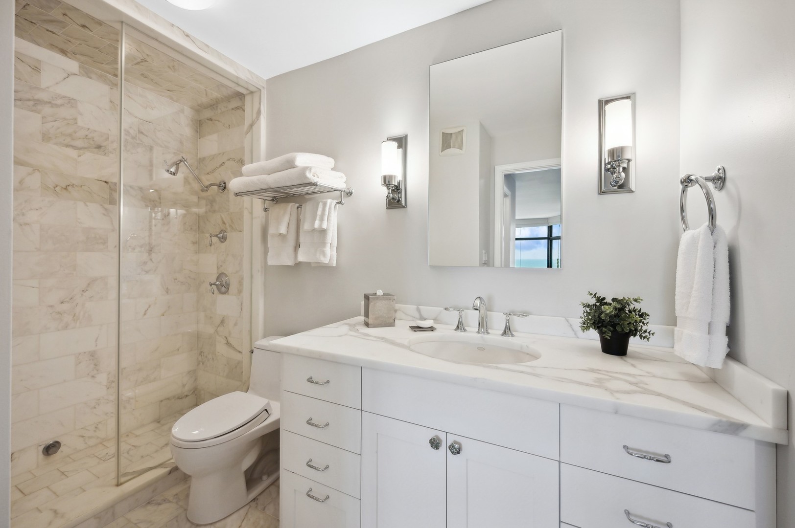 1920 N Clark Street Unit: 11B