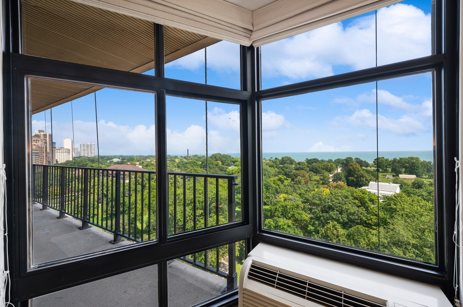1920 N Clark Street Unit: 11B