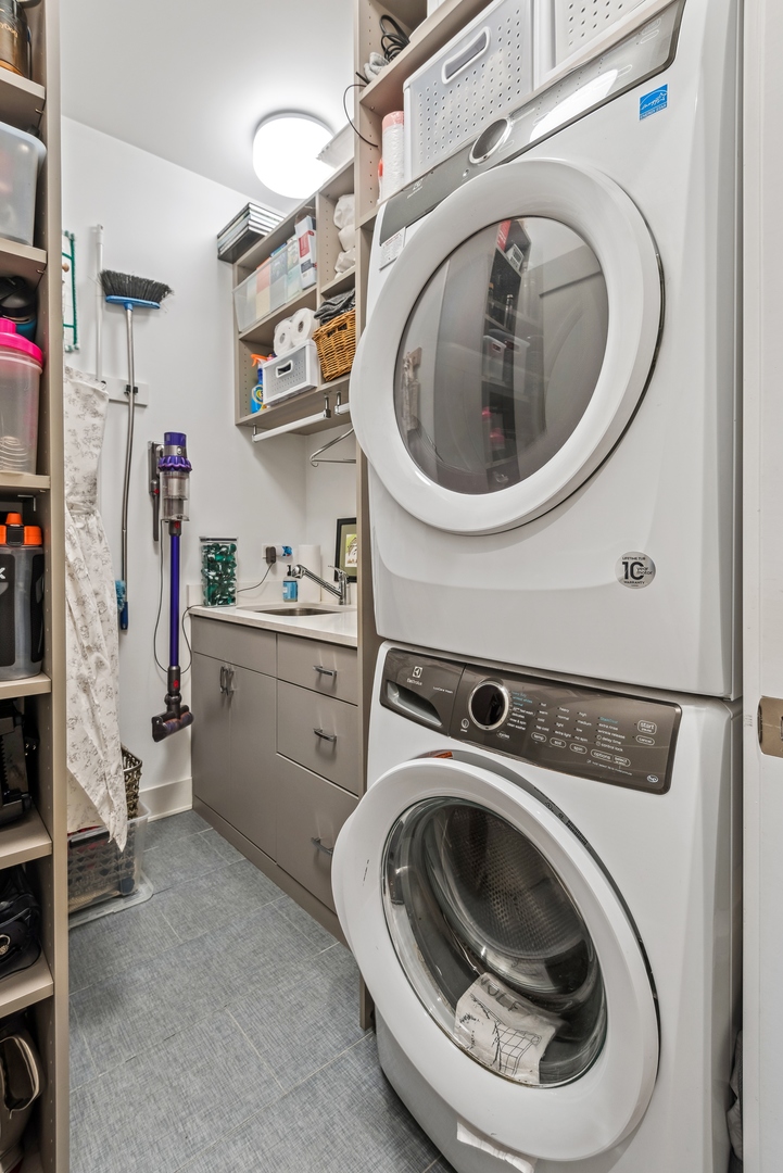 3844 N Damen Avenue Unit: 3