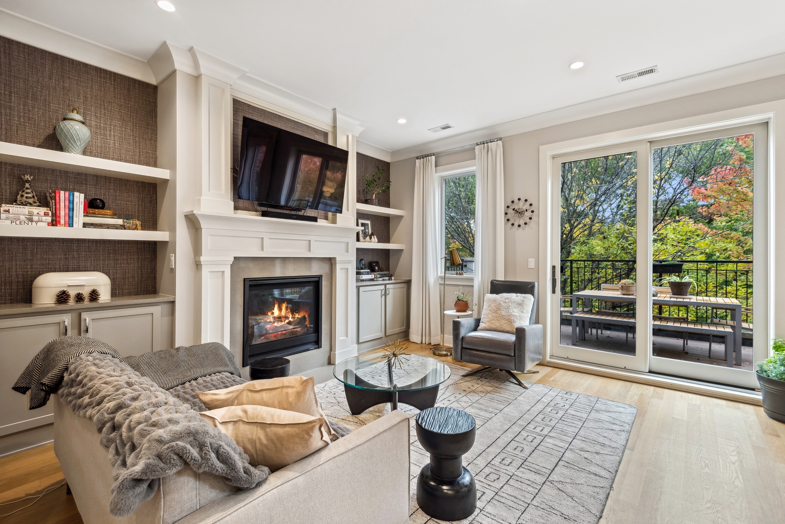 3844 N Damen Avenue Unit: 3