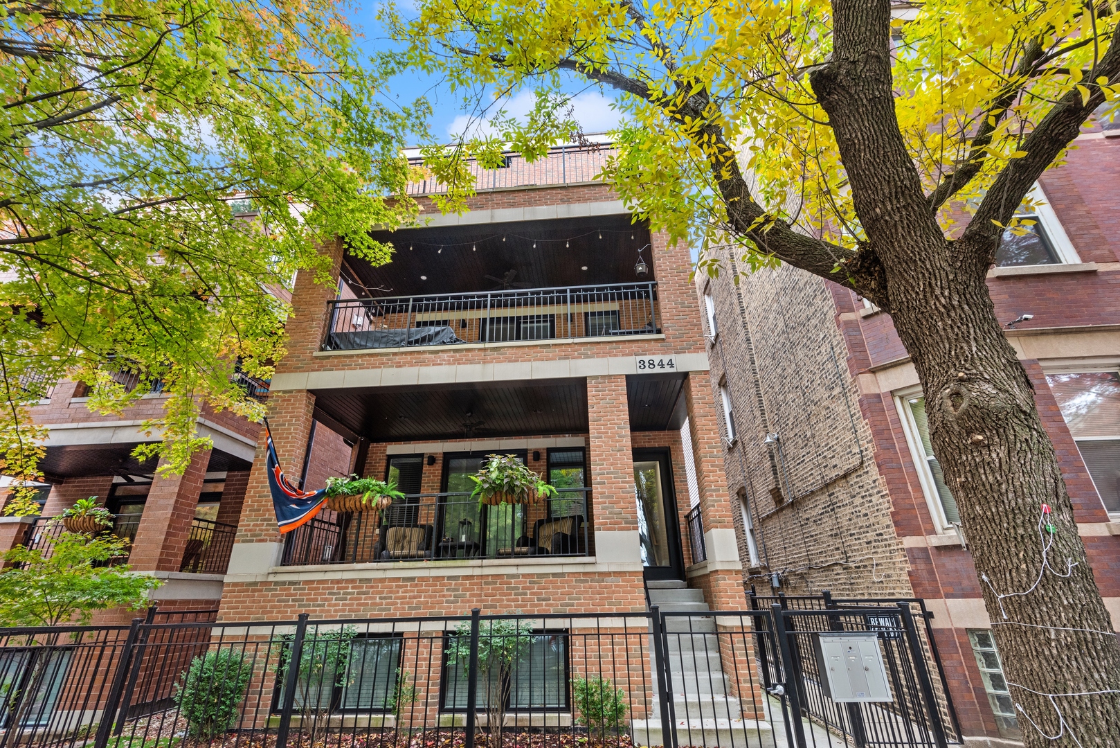 3844 N Damen Avenue Unit: 3