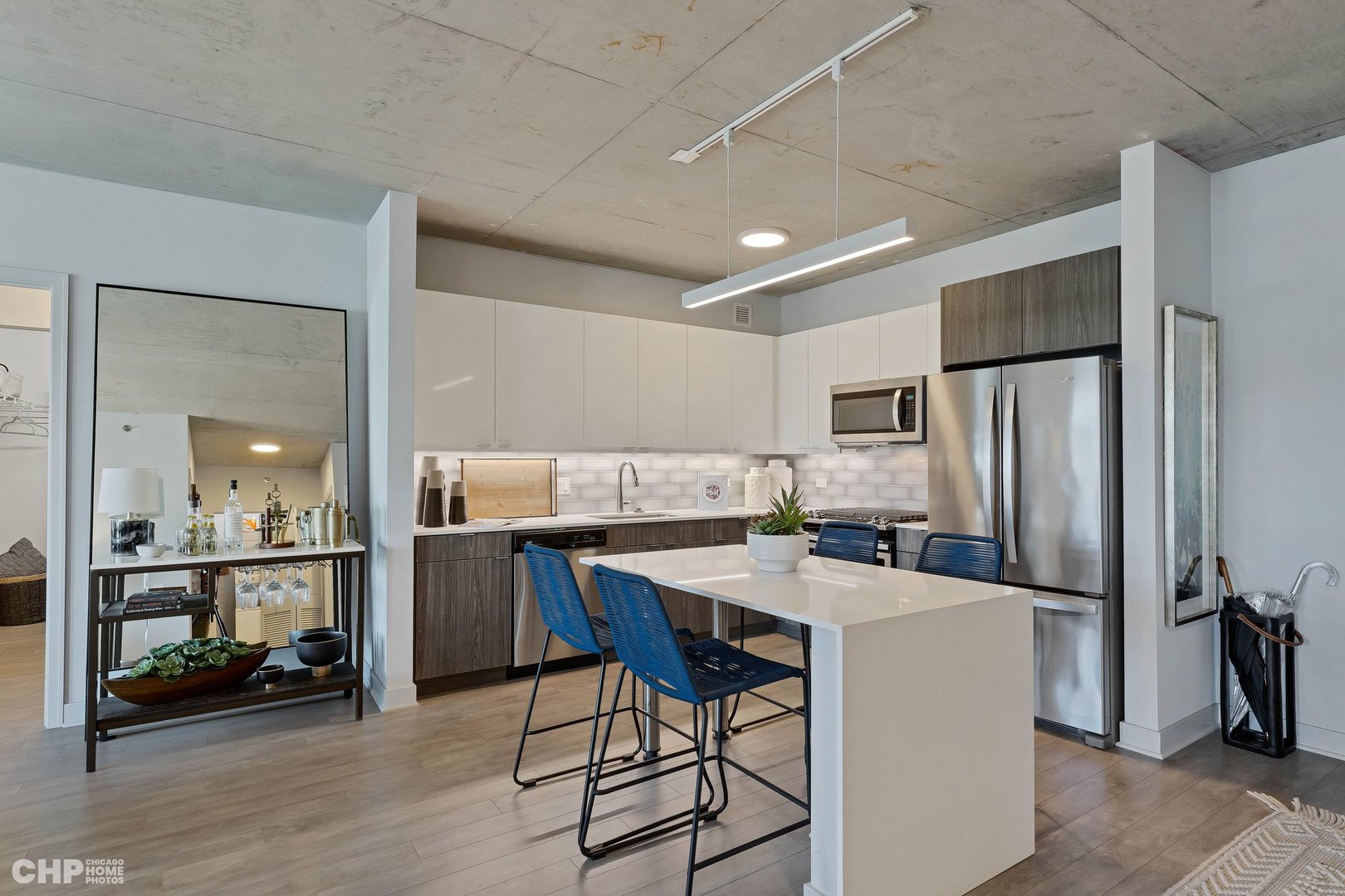 1025 W Addison Street Unit: 724
