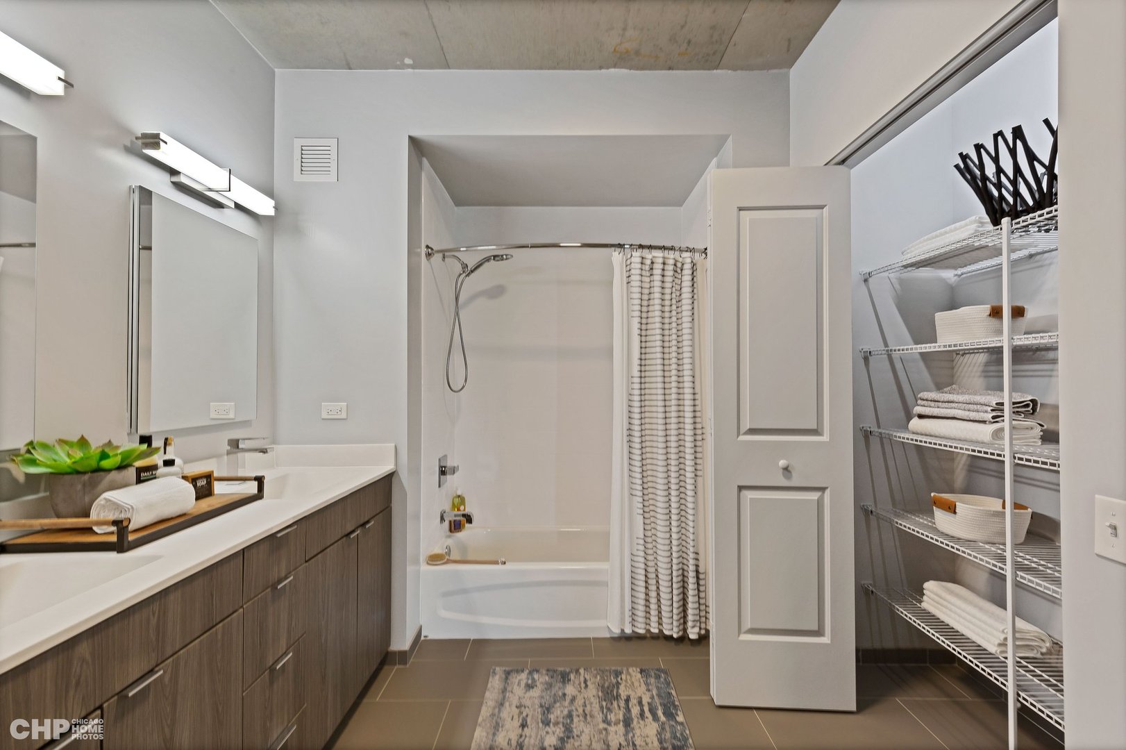 1025 W Addison Street Unit: 724