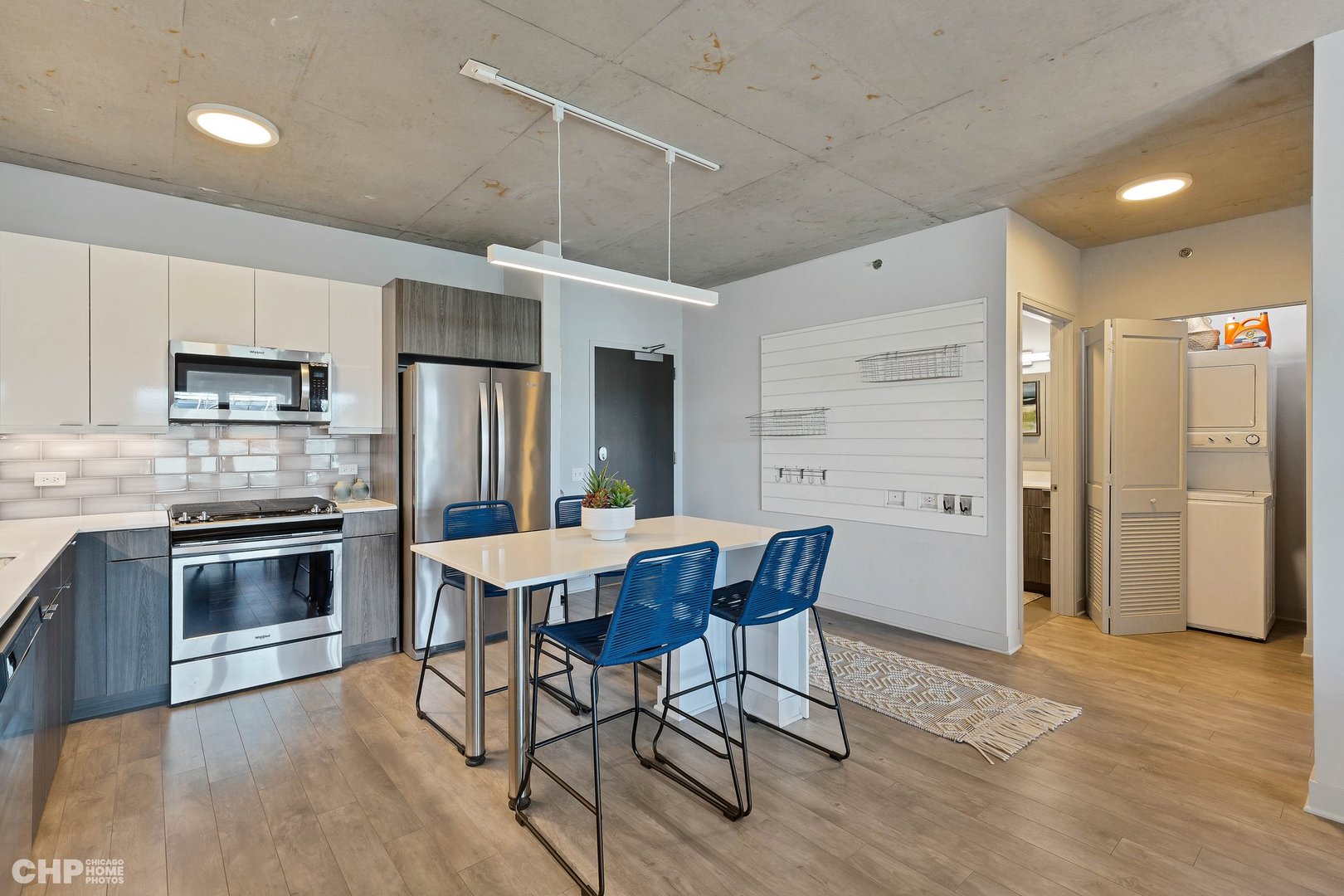 1025 W Addison Street Unit: 724