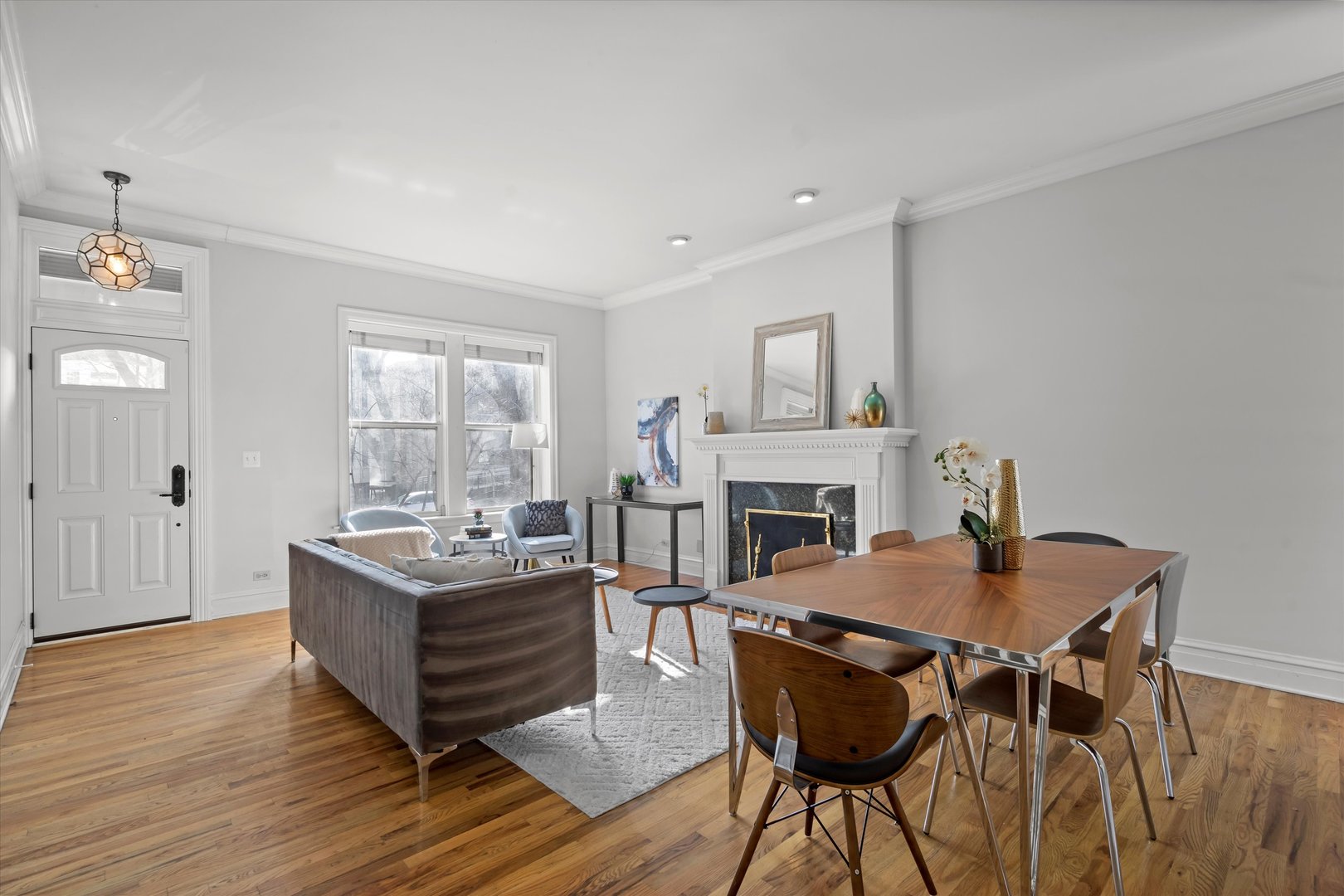 1110 W Wellington Avenue Unit: 1