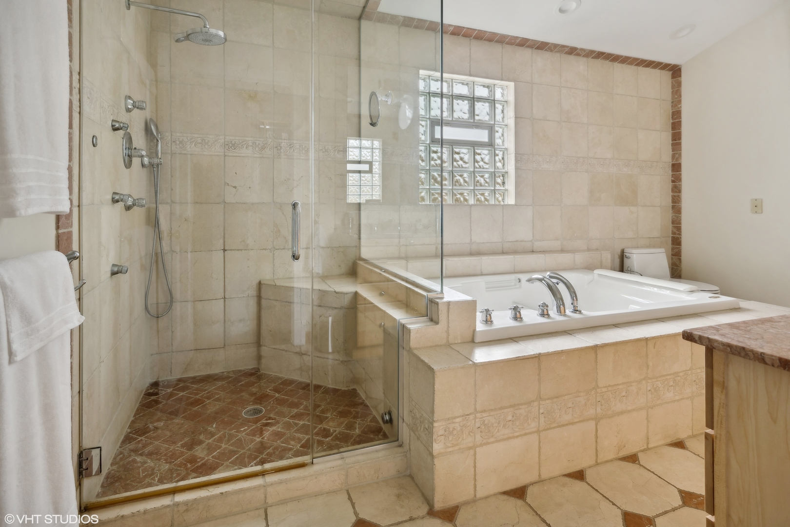 4450 N Wolcott Avenue Unit: 2
