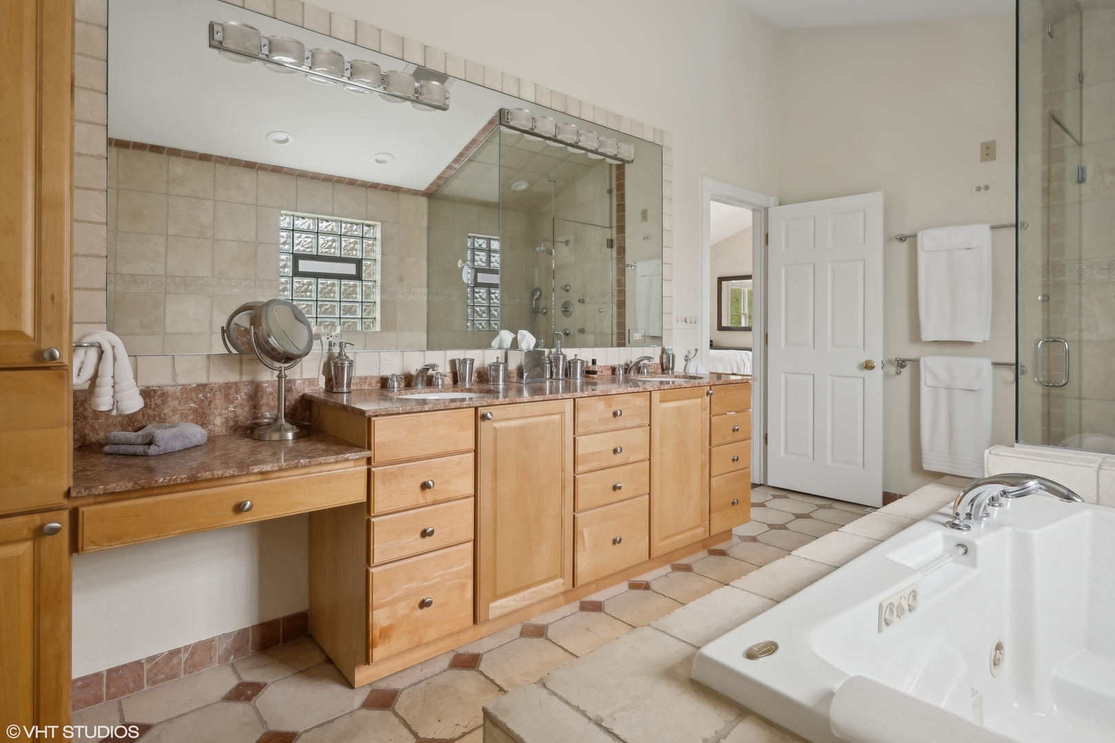 4450 N Wolcott Avenue Unit: 2