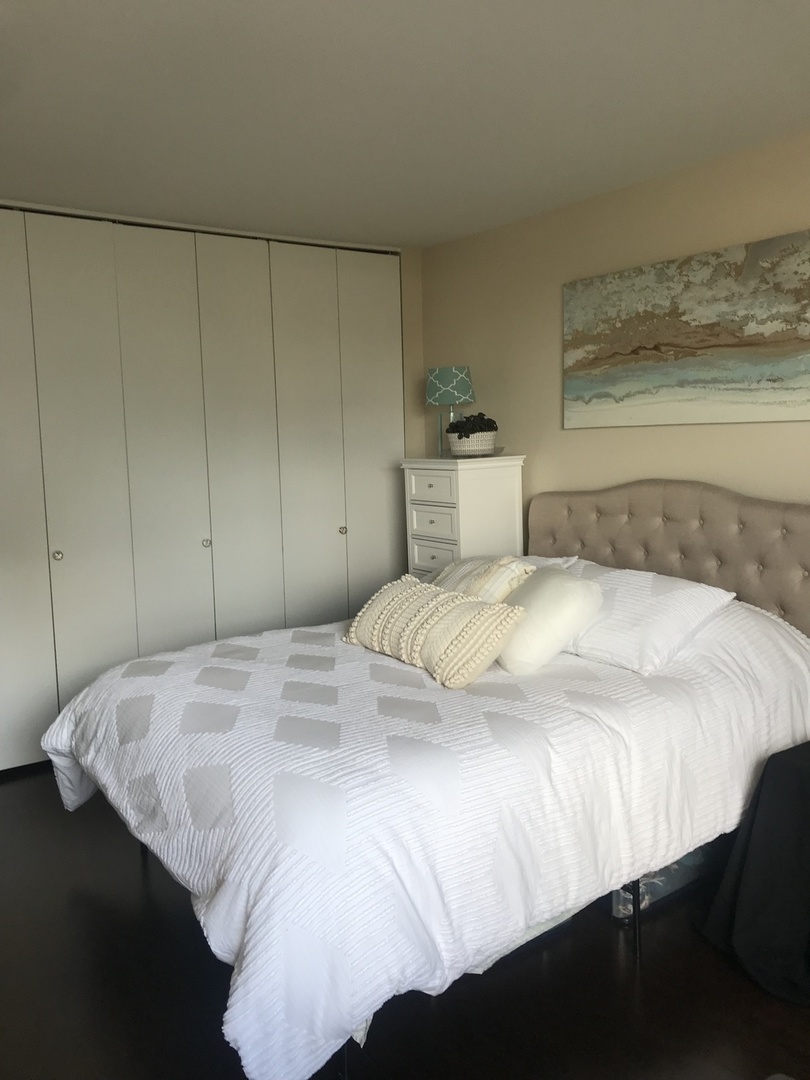 1460 N Sandburg Terrace Unit: 1405