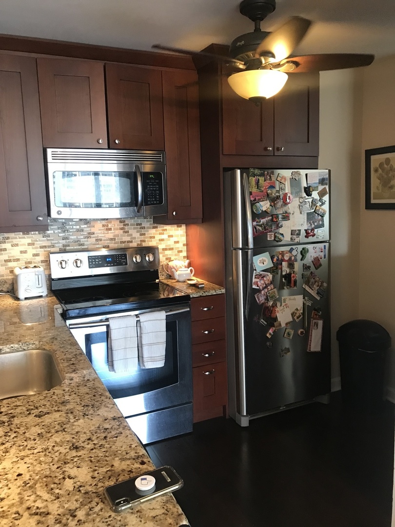 1460 N Sandburg Terrace Unit: 1405