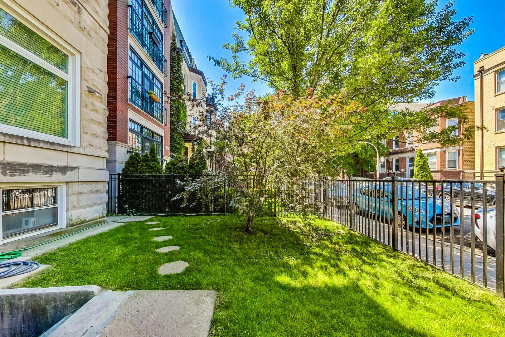 3753 N WILTON Avenue Unit: 4