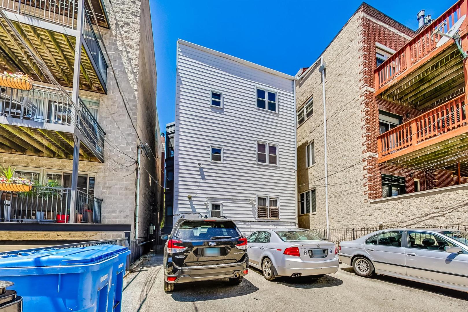 3753 N WILTON Avenue Unit: 4