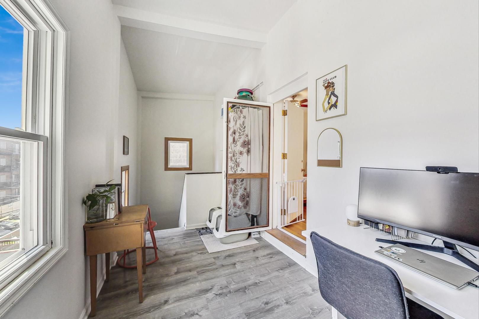3753 N WILTON Avenue Unit: 4