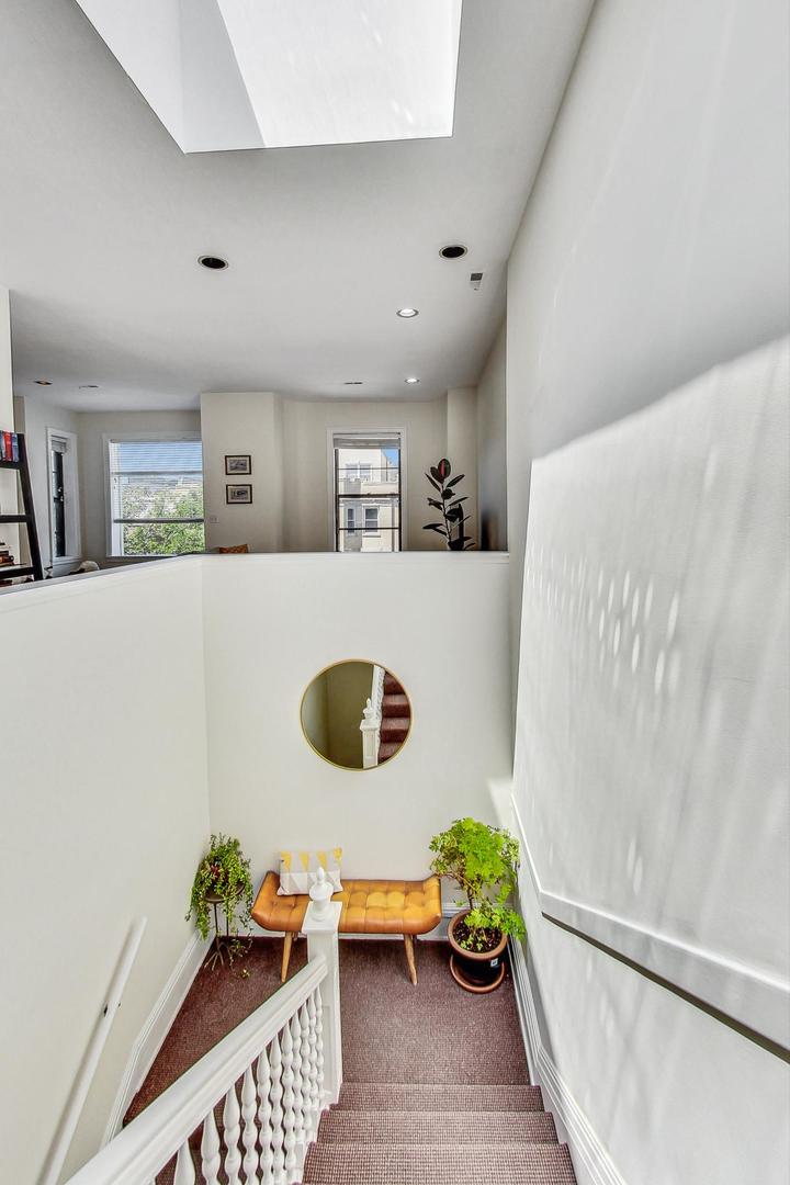 3753 N WILTON Avenue Unit: 4