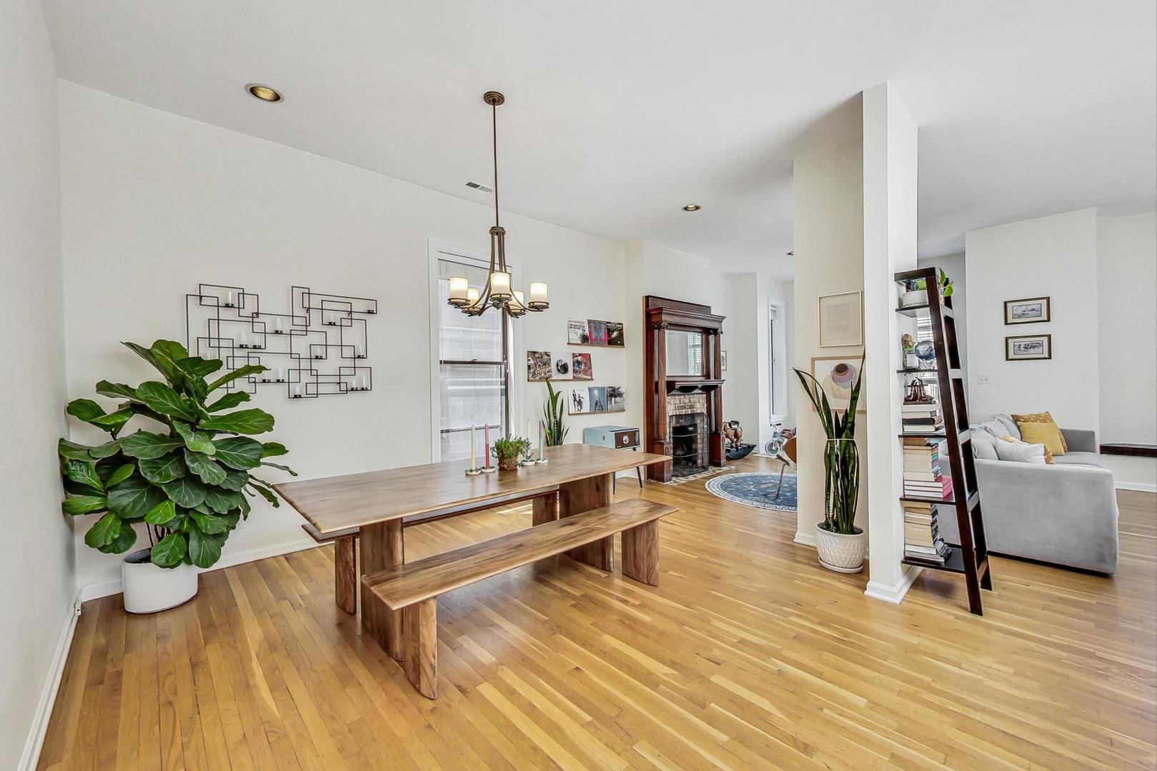 3753 N WILTON Avenue Unit: 4
