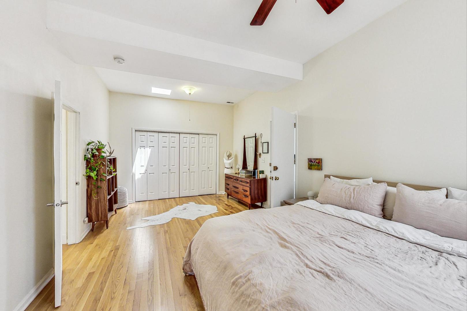 3753 N WILTON Avenue Unit: 4
