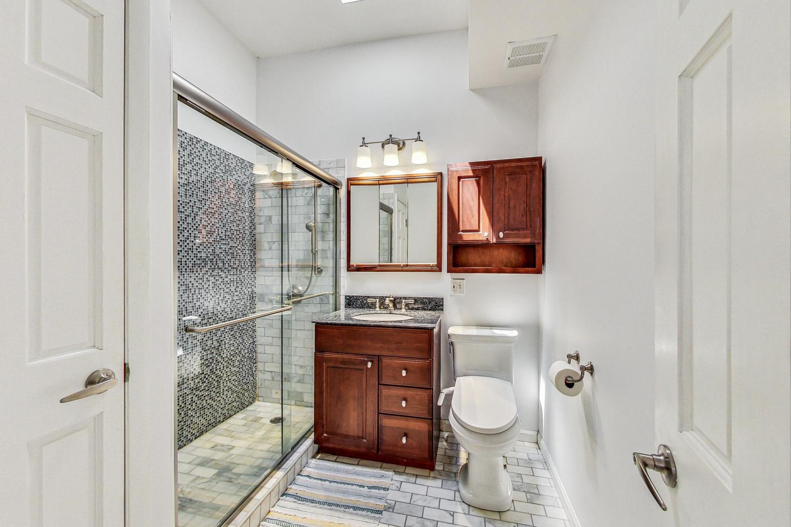 3753 N WILTON Avenue Unit: 4