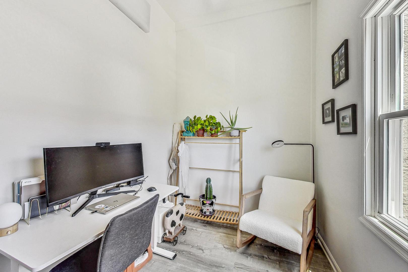 3753 N WILTON Avenue Unit: 4