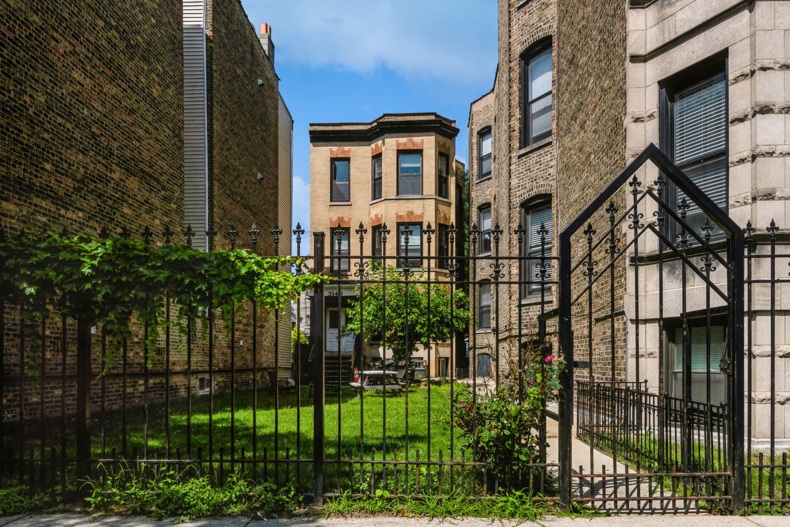 3140 N Kenmore Avenue Unit: 3
