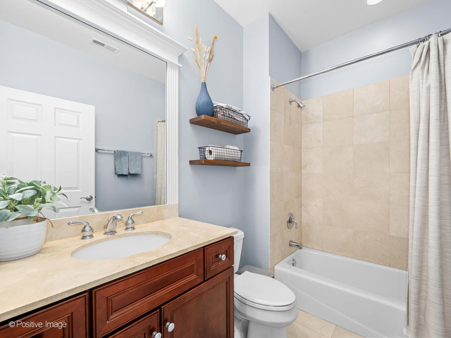 2222 W Belmont Avenue Unit: 504